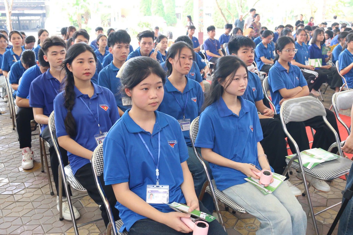 Truyền cảm hứng lập thân, lập nghiệp cho học sinh THPT- Ảnh 2.