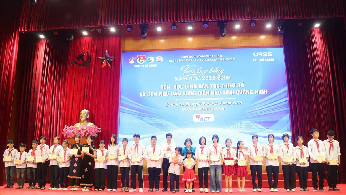 Trao học bổng cho 180 học sinh vùng biển đảo, dân tộc thiểu số vươn lên trong học tập- Ảnh 2.