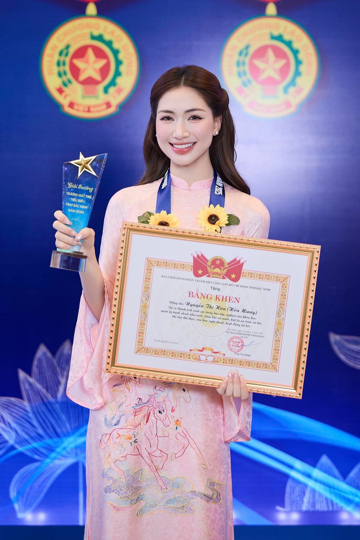 Điểm chung đáng chú ý của Mỹ Tâm, Hòa Minzy và Phương Mỹ Chi- Ảnh 1. Điểm chung đáng chú ý của Mỹ Tâm, Hòa Minzy và Phương Mỹ Chi- Ảnh 1.