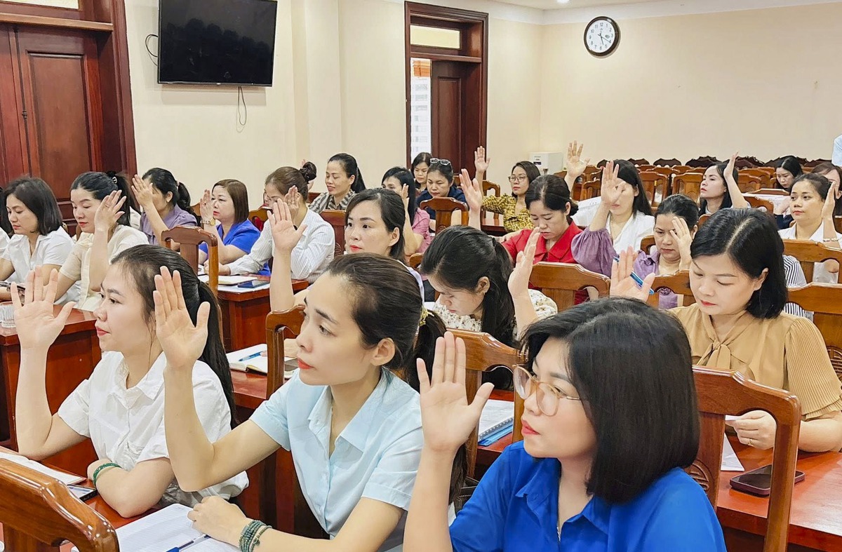 Bầu bà Trần Thị Linh giữ chức Phó Chủ tịch Hội LHPN tỉnh Thái Nguyên- Ảnh 2. Bầu bà Trần Thị Linh giữ chức Phó Chủ tịch Hội LHPN tỉnh Thái Nguyên- Ảnh 2.