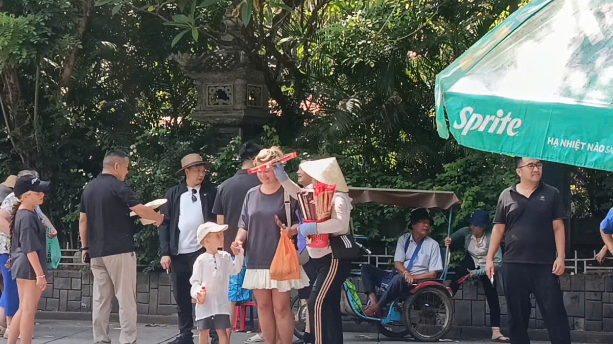 Khánh Hòa: Hướng dẫn viên nước ngoài “qua mặt” quy định, nạn chèo kéo du khách tái diễn- Ảnh 1.