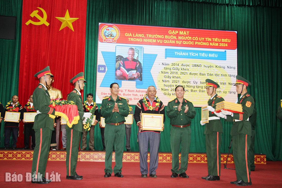 Phát huy vai trò người có uy tín trong xây dựng khối đại đoàn kết toàn dân tộc- Ảnh 2.