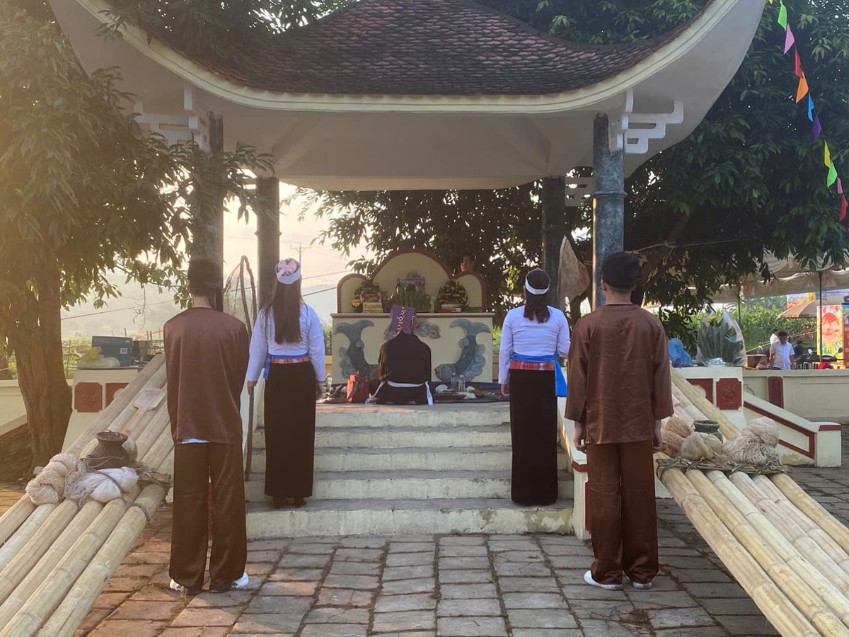 Nhiều hoạt động văn hóa hấp dẫn tại Lễ hội Đánh cá suối truyền thống- Ảnh 3.