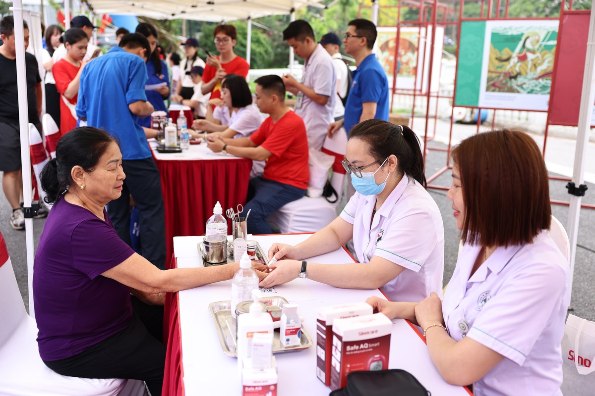 Ngàn bước chân - Triệu trái tim khỏe: Chung tay hành động vì một cộng đồng khỏe mạnh hơn- Ảnh 2.