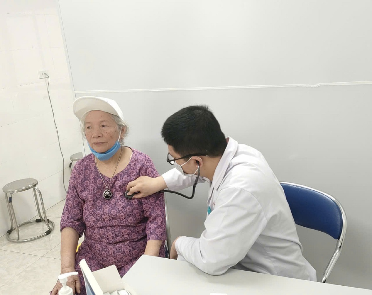 Khám định kỳ toàn dân: Lao động nữ được tầm soát các vấn đề sức khỏe sinh sản- Ảnh 1.