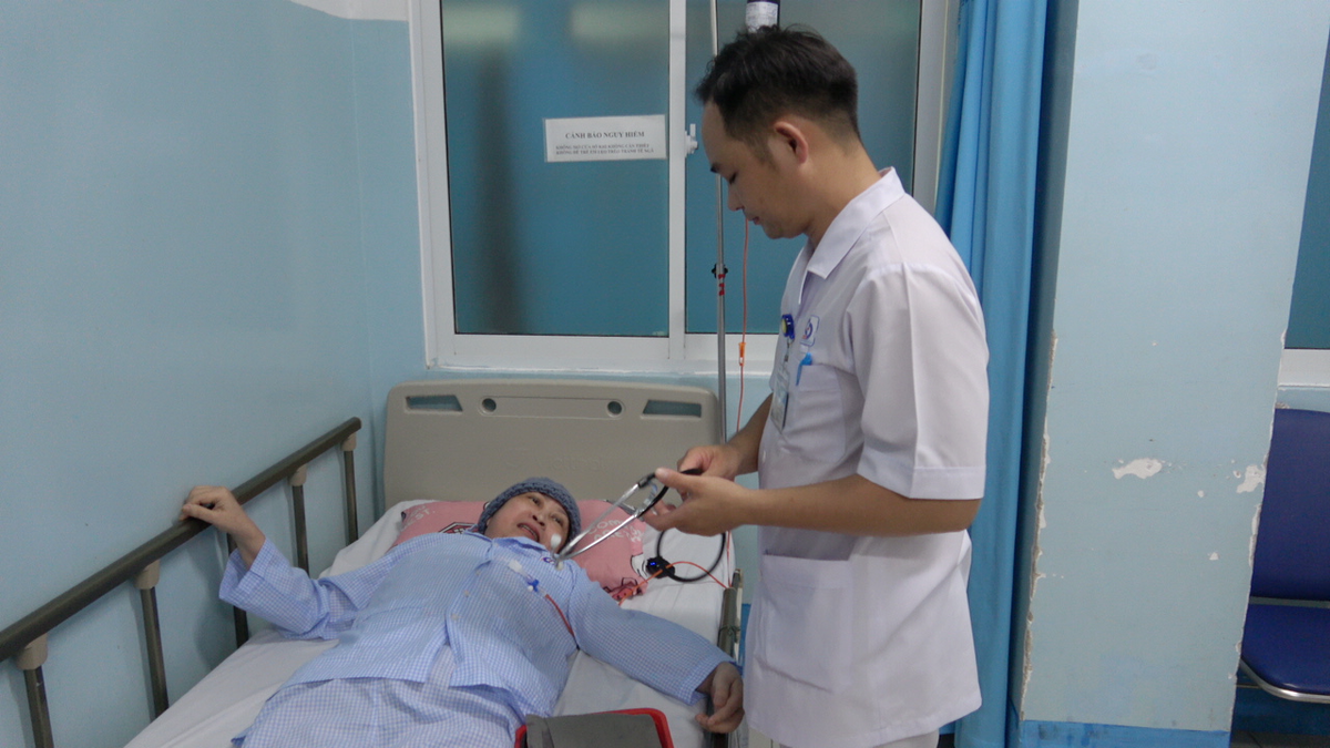 Những điều dưỡng lặng lẽ đồng hành cùng người bệnh- Ảnh 1.