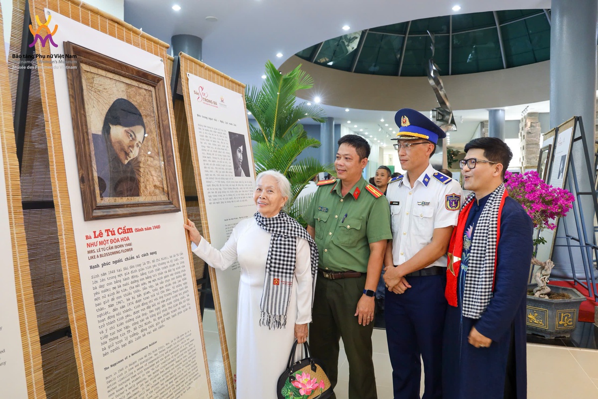 Triển lãm "Sen trong đá" tại Côn Đảo tôn vinh vẻ đẹp kiên trung của các nữ tù chính trị- Ảnh 5.
