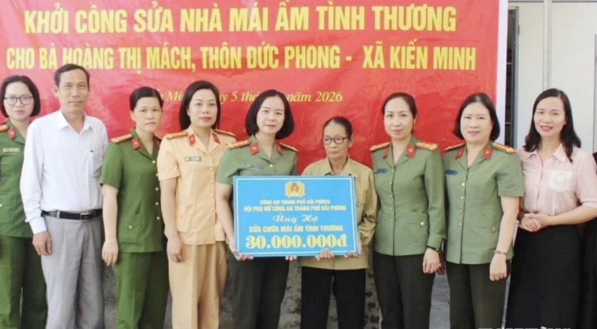Hội Phụ nữ Công an Hải Phòng mang yêu thương đến với những hoàn cảnh khó khăn- Ảnh 1.