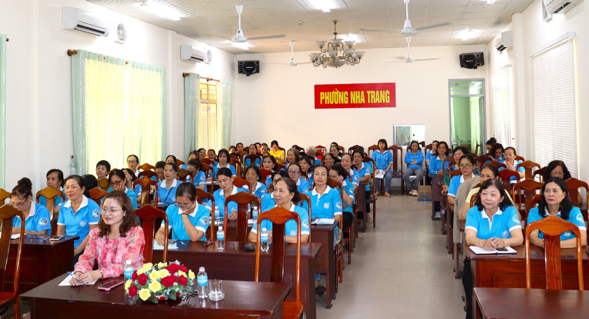 Tuyên truyền về biển, đảo đến cán bộ Hội LHPN phường Nha Trang- Ảnh 2.