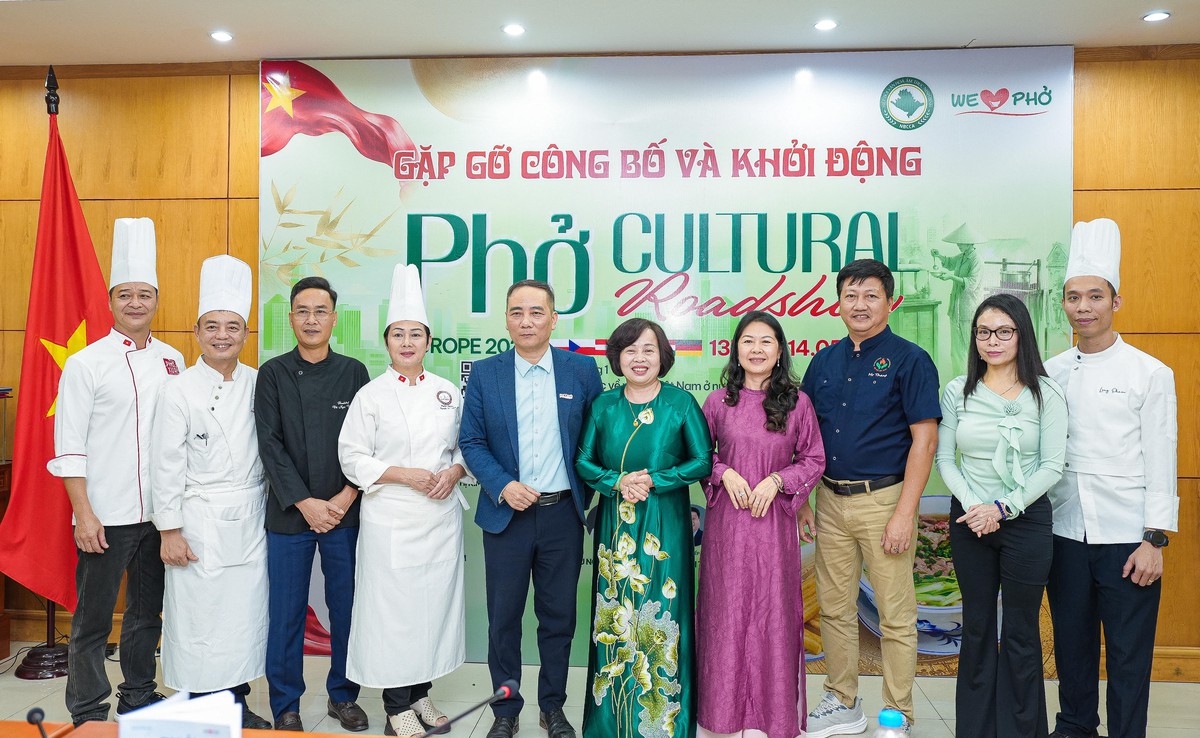 Phở Việt ở châu Âu: Từ quán ăn xa xứ đến tham vọng định vị thương hiệu- Ảnh 3.