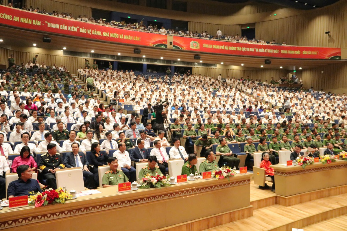 Thủ tướng Lê Minh Hưng trao danh hiệu Anh hùng Lực lượng vũ trang nhân dân tặng Công an Hải Phòng- Ảnh 4.