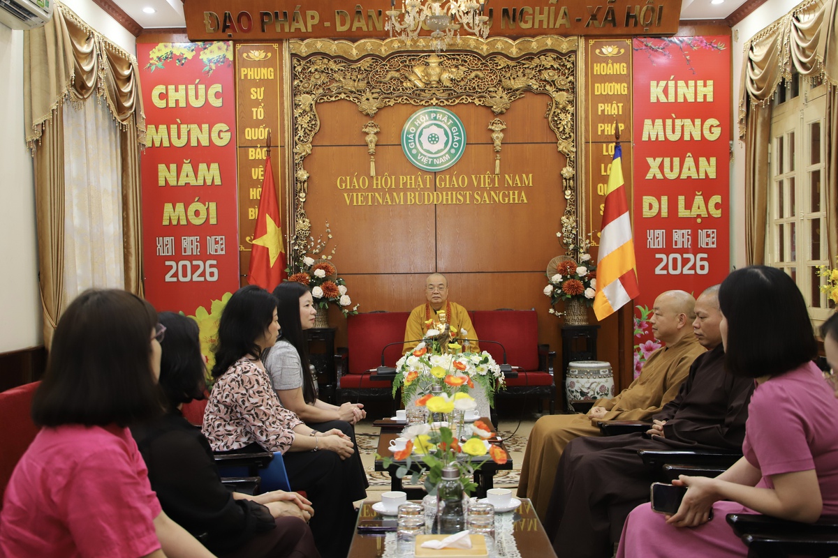 Phó Chủ tịch Hội LHPN Việt Nam Nguyễn Thị Thu Hiền chúc mừng Đại lễ Phật đản- Ảnh 1.