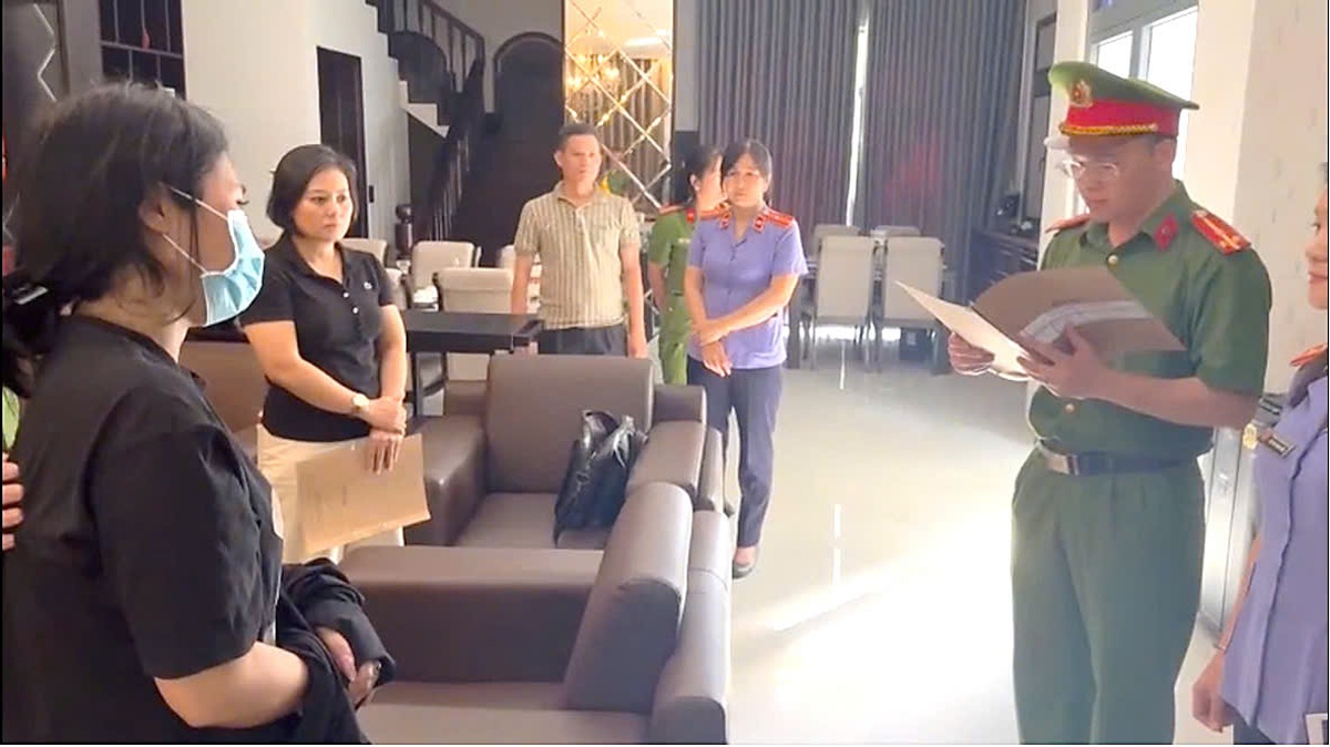 Khởi tố nữ quái lừa "chạy" thủ tục đất đai, chiếm đoạt hàng trăm triệu đồng- Ảnh 1.