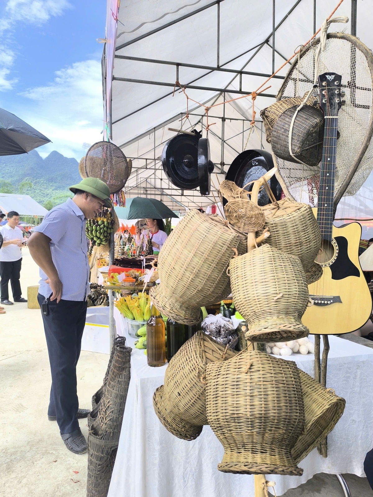 Chùm ảnh: Mục sở thị đồng bào Mường trổ tài đánh bắt cá suối- Ảnh 8. Chùm ảnh: Mục sở thị đồng bào Mường trổ tài đánh bắt cá suối- Ảnh 8.