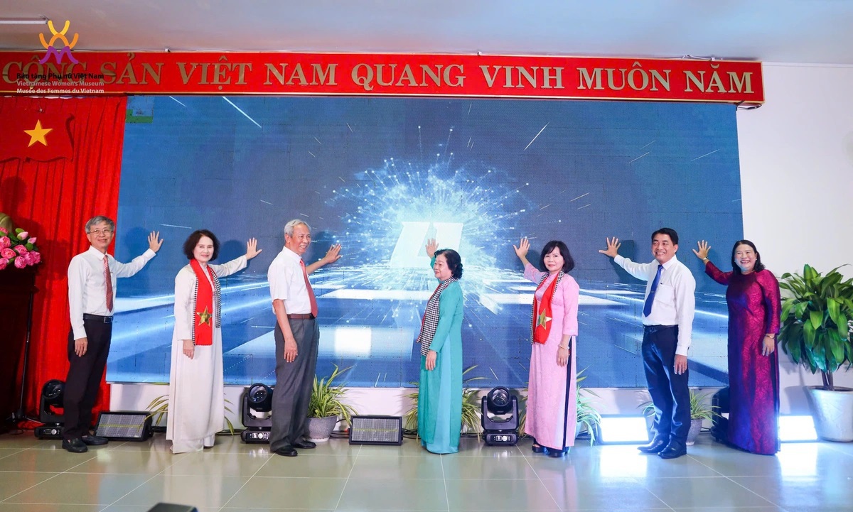 The exhibition 'Lotus in Stone' celebrates the spirit and beauty of Vietnamese women- Ảnh 1.