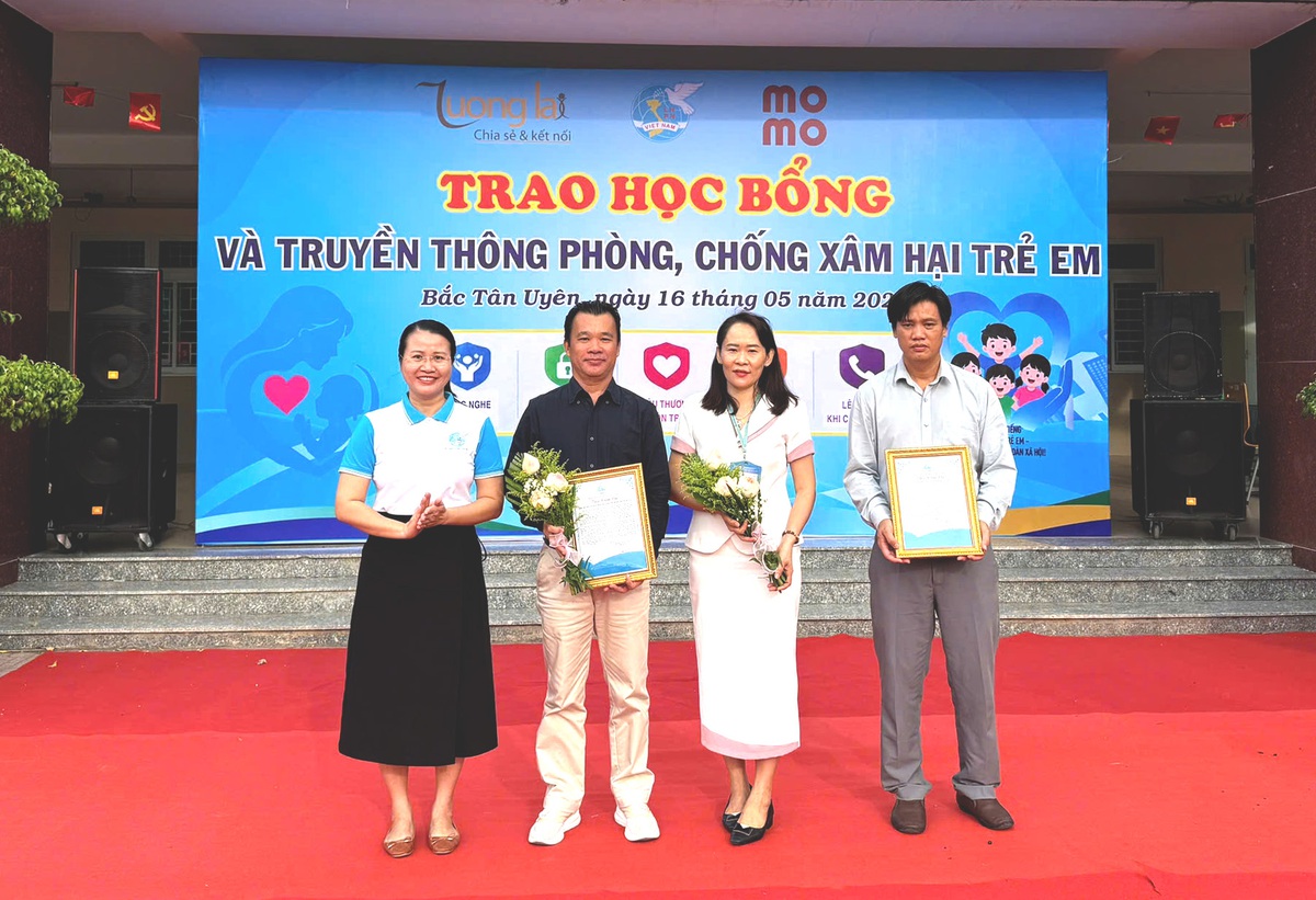 Bắc Tân Uyên: Hơn 1.000 người tham gia nói chuyện chuyên đề phòng, chống xâm hại trẻ em- Ảnh 2. Bắc Tân Uyên: Hơn 1.000 người tham gia nói chuyện chuyên đề phòng, chống xâm hại trẻ em- Ảnh 2.