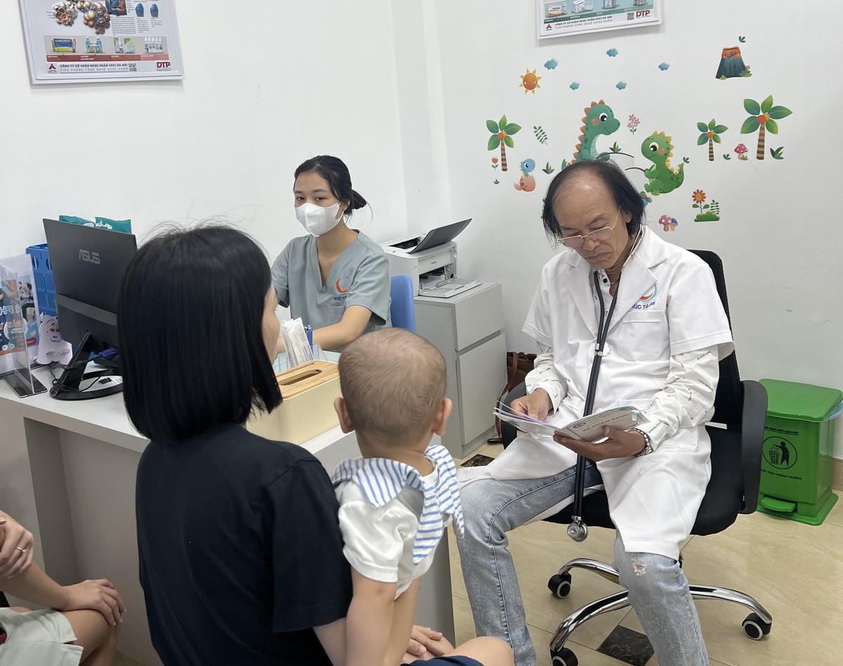 Đừng “nhốt” trẻ trong môi trường quá sạch và lạm dụng vitamin để tăng đề kháng- Ảnh 1.