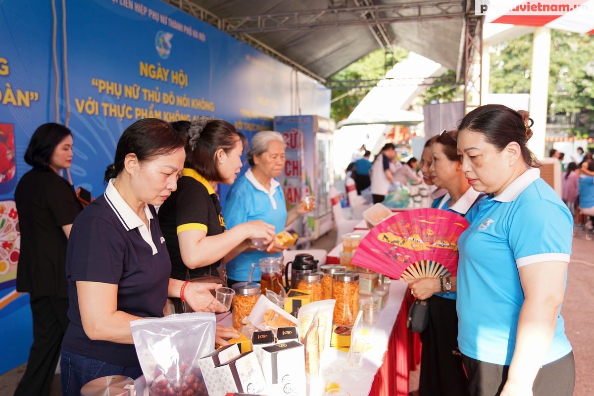 Sôi nổi, thiết thực Ngày hội "Phụ nữ Thủ đô nói Không với thực phẩm không an toàn" năm 2026- Ảnh 7.