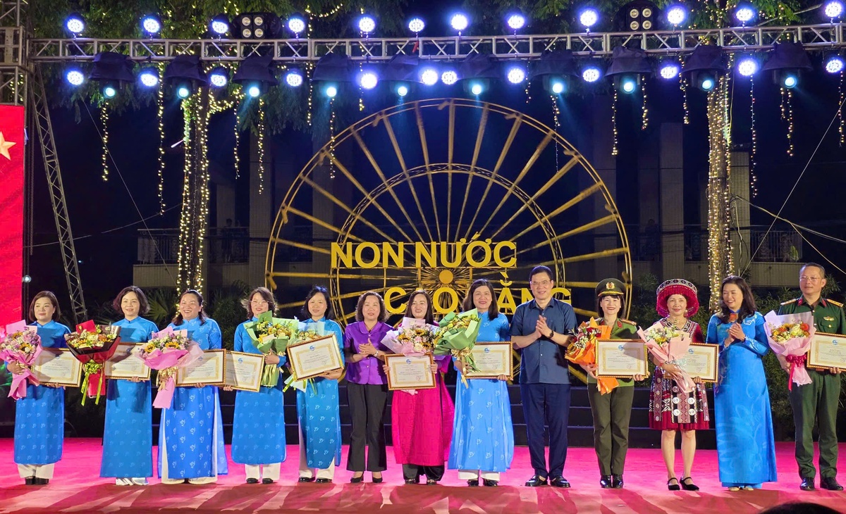Cao Bằng: Đồng diễn dân vũ chào mừng Đại hội Phụ nữ toàn quốc lần thứ XIV- Ảnh 2.