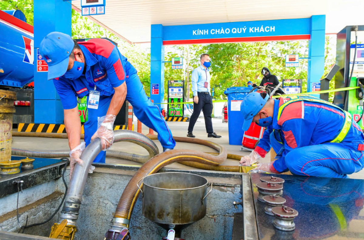 Gần 1.000 cửa hàng xăng dầu PVOIL đã sẵn sàng kinh doanh xăng E10- Ảnh 1.