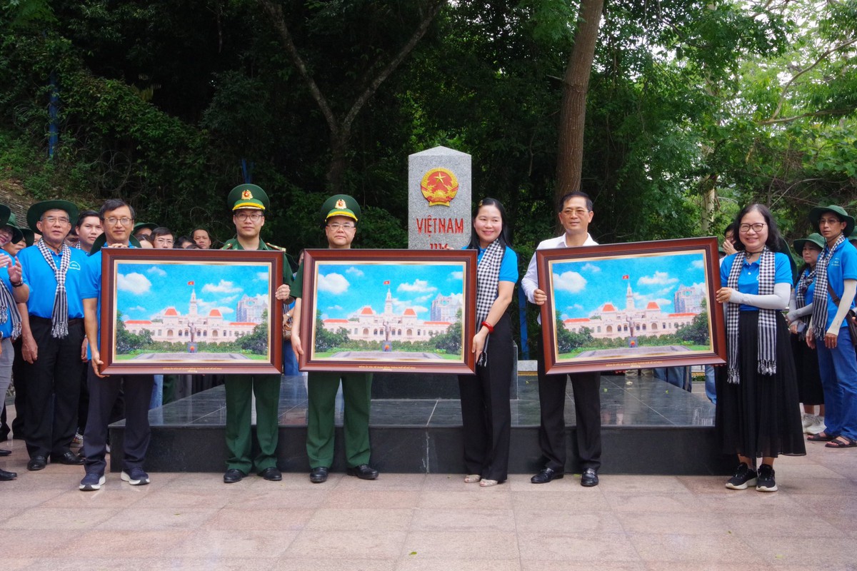 Đảng ủy các cơ quan Đảng TPHCM thực hiện công tác an sinh xã hội ở biên giới Lạng Sơn và Cao Bằng- Ảnh 5. Đảng ủy các cơ quan Đảng TPHCM thực hiện công tác an sinh xã hội ở biên giới Lạng Sơn và Cao Bằng- Ảnh 5.