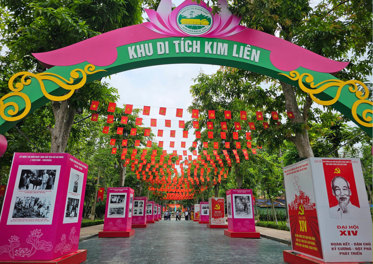 Ánh sáng Hồ Chí Minh soi đường cho chúng ta đi- Ảnh 2.