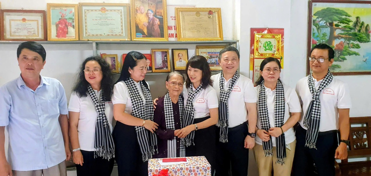 Đảng ủy các cơ quan Đảng TPHCM thực hiện công tác an sinh xã hội ở biên giới Lạng Sơn và Cao Bằng- Ảnh 1. Đảng ủy các cơ quan Đảng TPHCM thực hiện công tác an sinh xã hội ở biên giới Lạng Sơn và Cao Bằng- Ảnh 1.
