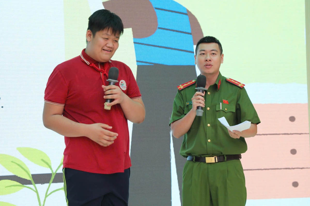 THCS Nguyễn Phong Sắc đa dạng tuyên truyền phòng chống thuốc lá điện tử- Ảnh 3. THCS Nguyễn Phong Sắc đa dạng tuyên truyền phòng chống thuốc lá điện tử- Ảnh 3.