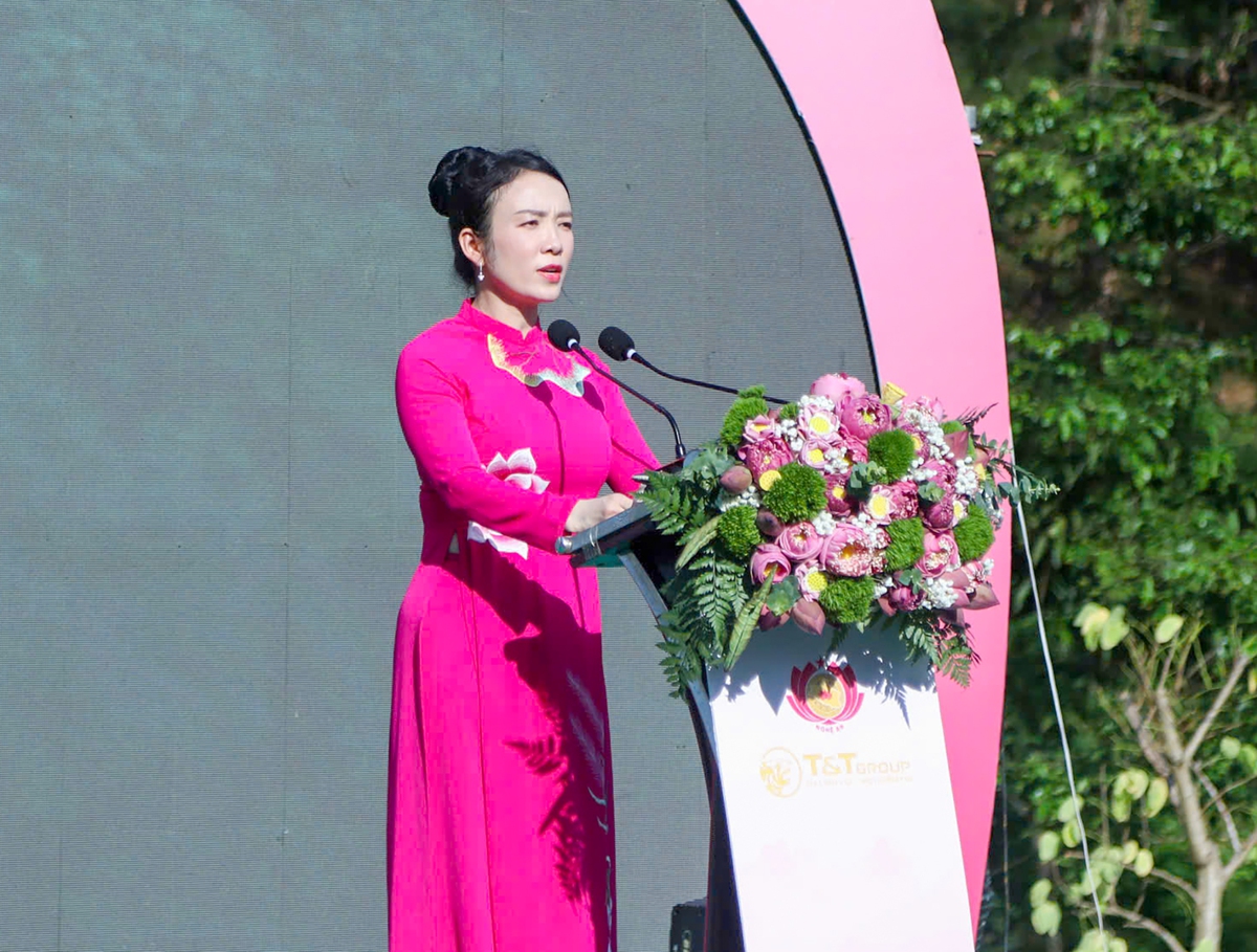 Khánh thành công trình Thác 9 tầng tại khu mộ bà Hoàng Thị Loan- Ảnh 1. Khánh thành công trình Thác 9 tầng tại khu mộ bà Hoàng Thị Loan- Ảnh 1.
