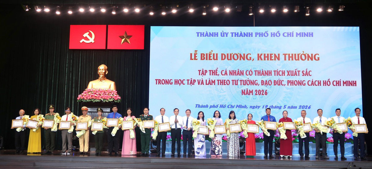TPHCM tuyên dương 181 tập thể, 177 cá nhân tiêu biểu học tập và làm theo lời Bác- Ảnh 4.