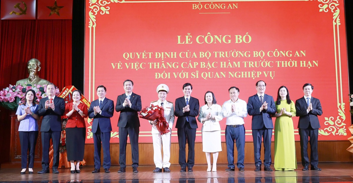 Giám đốc Công an tỉnh Lạng Sơn được thăng bậc hàm từ Thượng tá lên Đại tá trước thời hạn- Ảnh 2.