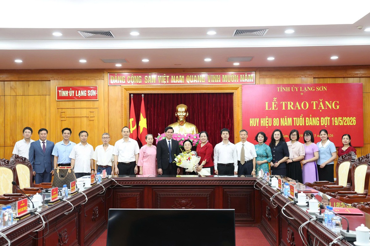Cụ bà 96 tuổi ở Lạng Sơn nhận Huy hiệu 80 năm tuổi Đảng- Ảnh 2.