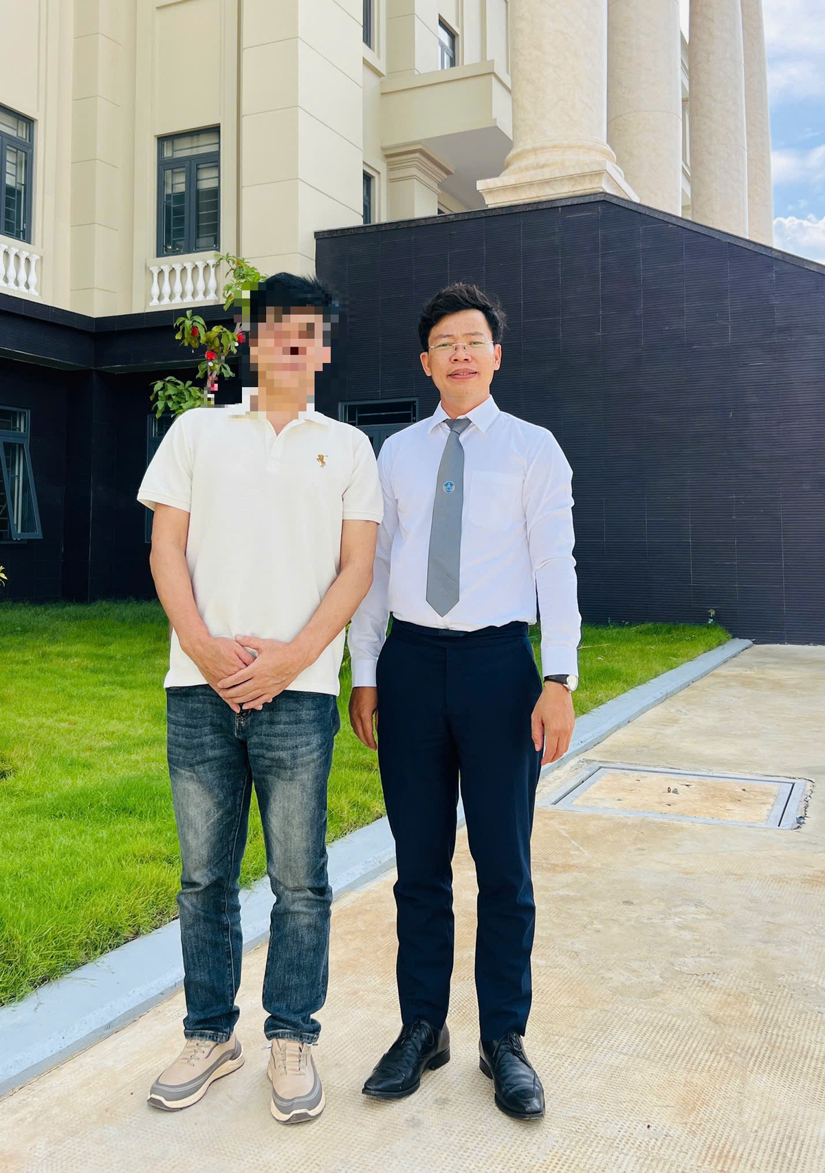 Tòa phúc thẩm tuyên giao con cho cha ruột nuôi dưỡng- Ảnh 1.