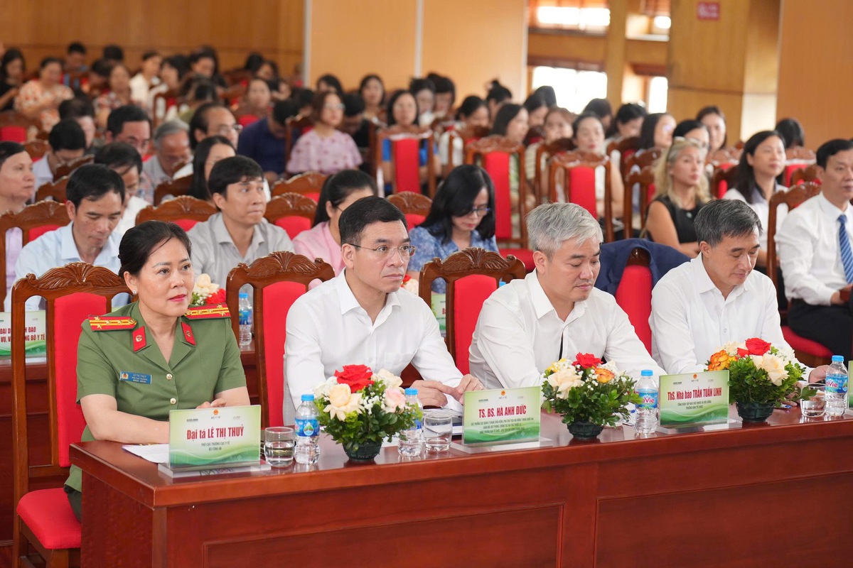 Không để người bệnh chịu “tác động kép” từ khói thuốc lá- Ảnh 2.