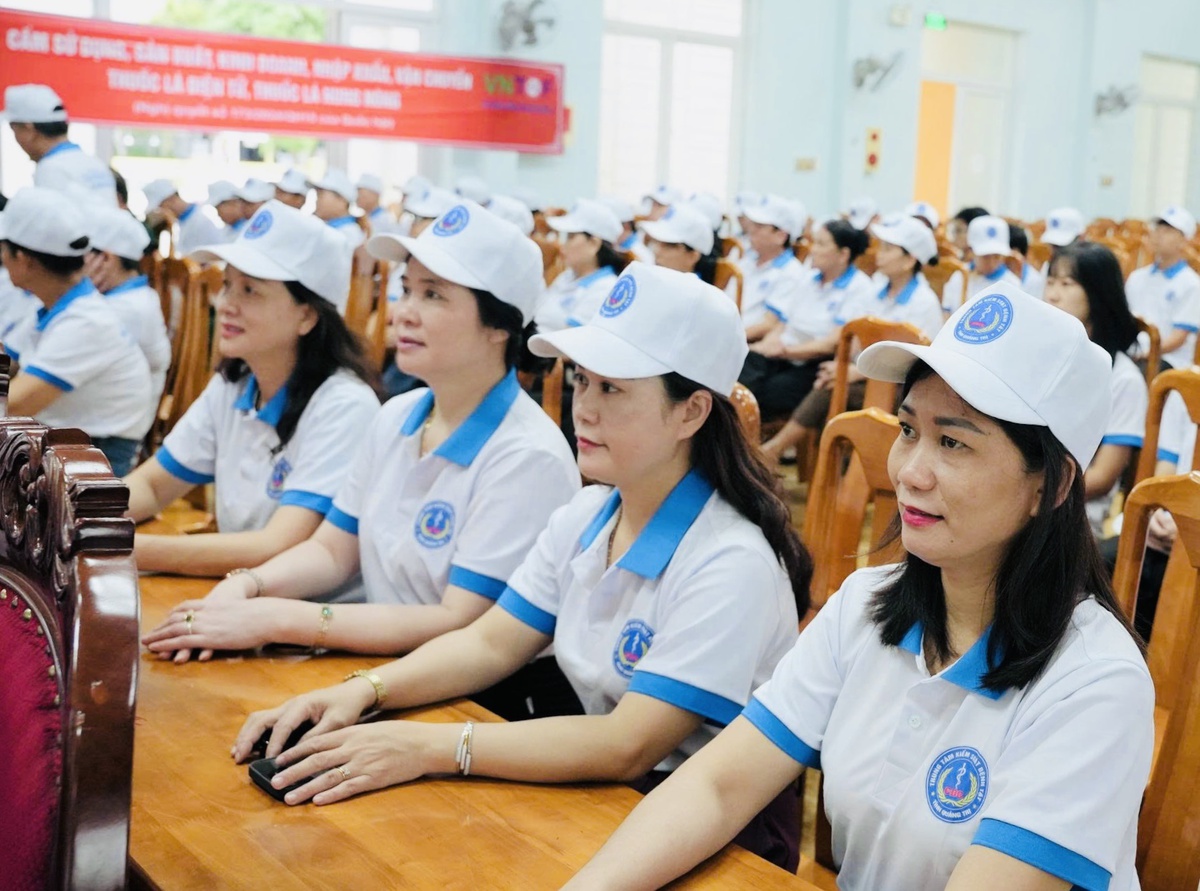 "Xanh hóa" điểm du lịch không khói thuốc- Ảnh 1. "Xanh hóa" điểm du lịch không khói thuốc- Ảnh 1.