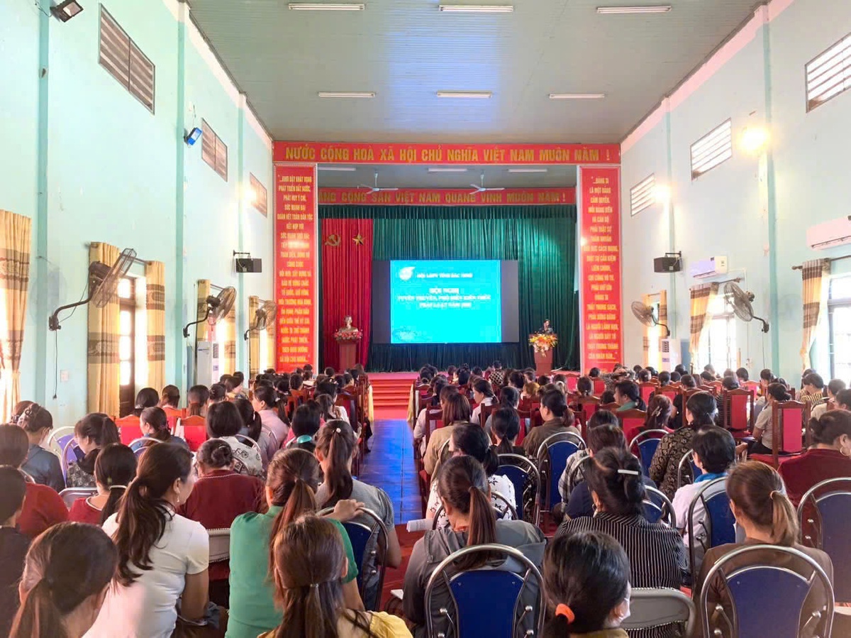 Bắc Ninh: Tuyên truyền, phổ biến kiến thức pháp luật cho hơn 3.000 cán bộ, hội viên phụ nữ- Ảnh 1. Bắc Ninh: Tuyên truyền, phổ biến kiến thức pháp luật cho hơn 3.000 cán bộ, hội viên phụ nữ- Ảnh 1.