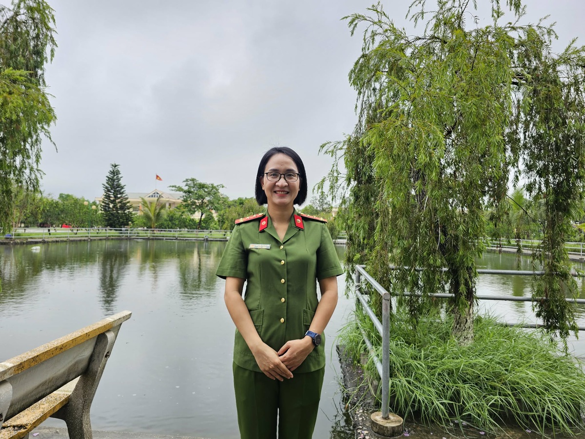 Nữ đại úy 10 năm đồng hành cùng các phạm nhân: Sau mỗi bản án là khát khao làm lại cuộc đời- Ảnh 1. Nữ đại úy 10 năm đồng hành cùng các phạm nhân: Sau mỗi bản án là khát khao làm lại cuộc đời- Ảnh 1.