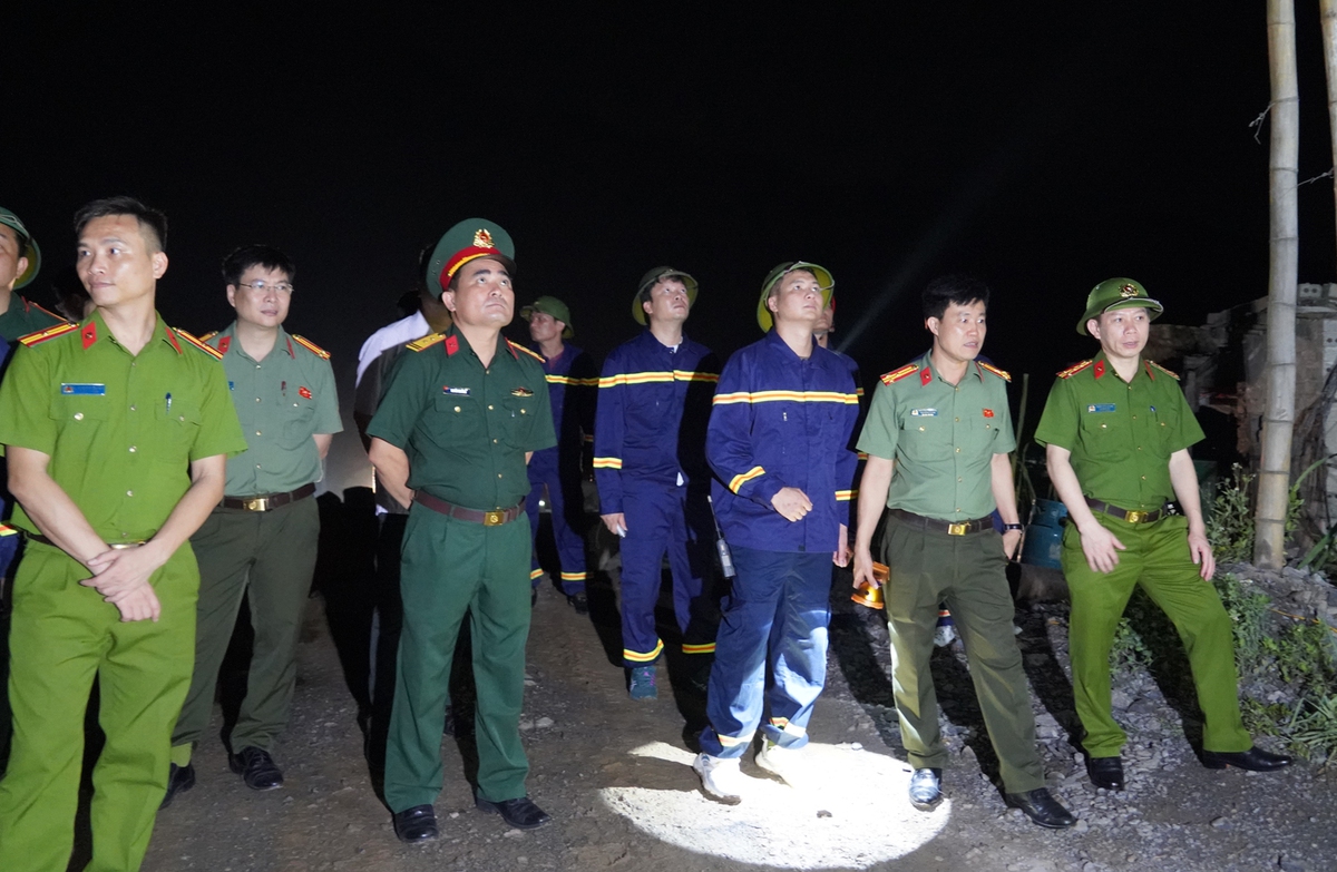 Huy động chó nghiệp vụ, máy dò nhiệt tìm nạn nhân vụ sạt lở ở Thanh Hóa- Ảnh 2. Huy động chó nghiệp vụ, máy dò nhiệt tìm nạn nhân vụ sạt lở ở Thanh Hóa- Ảnh 2.