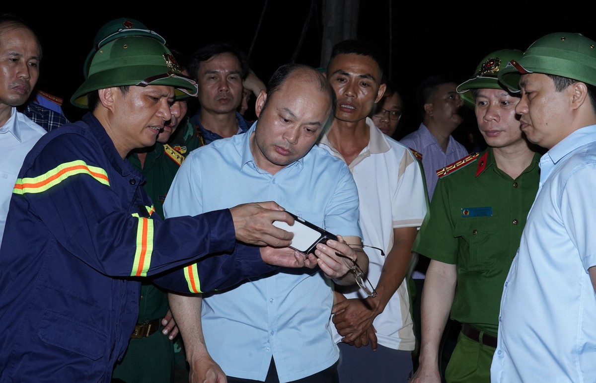 Huy động chó nghiệp vụ, máy dò nhiệt tìm nạn nhân vụ sạt lở ở Thanh Hóa- Ảnh 1. Huy động chó nghiệp vụ, máy dò nhiệt tìm nạn nhân vụ sạt lở ở Thanh Hóa- Ảnh 1.