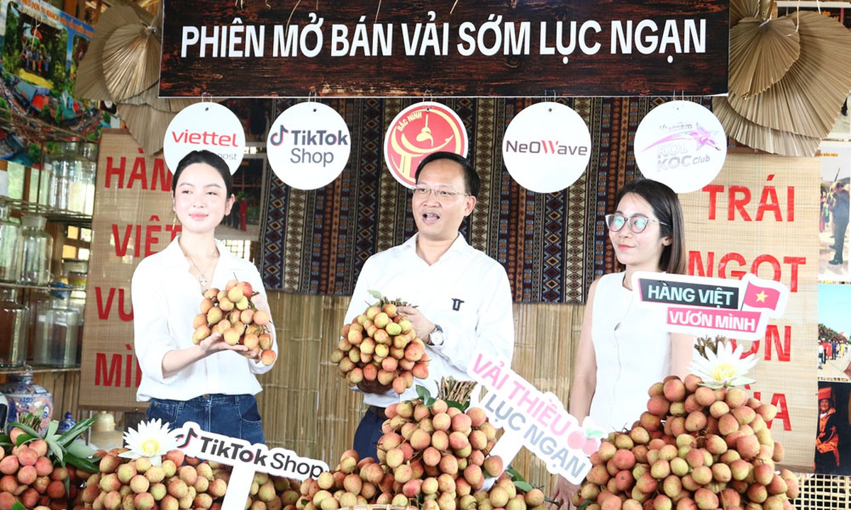 Lãnh đạo tỉnh Bắc Ninh, tuyển thủ Quang Hải lên sóng livestream, chốt đơn hơn 31 tấn vải thiều- Ảnh 1.