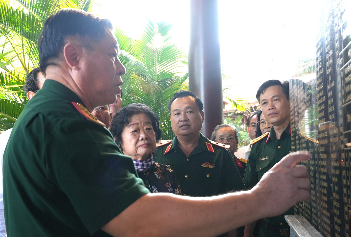 Nhiều lãnh đạo cấp cao dự Họp mặt Hội Phụ nữ giải phóng Khu Đông Nam bộ lần thứ 26- Ảnh 2. Nhiều lãnh đạo cấp cao dự Họp mặt Hội Phụ nữ giải phóng Khu Đông Nam bộ lần thứ 26- Ảnh 2.