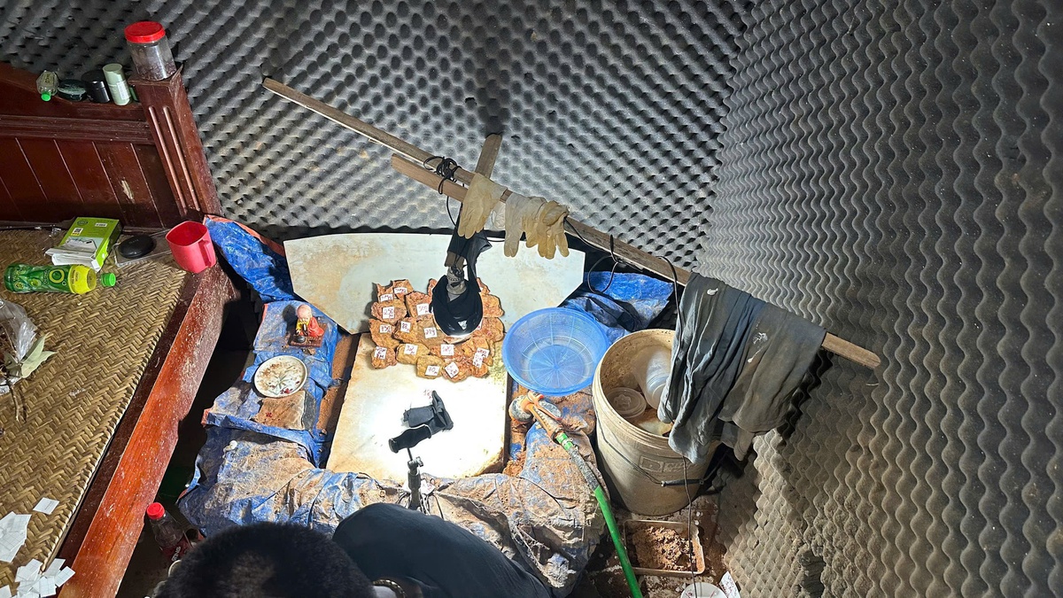 Triệt phá đường dây livestream “đổ thạch” lừa đảo 5 tỷ đồng- Ảnh 1. Triệt phá đường dây livestream “đổ thạch” lừa đảo 5 tỷ đồng- Ảnh 1.