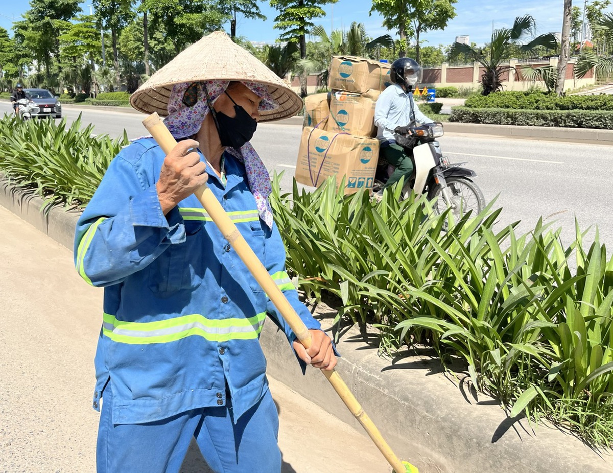 Nhọc nhằn mưu sinh dưới cái nóng như đổ lửa- Ảnh 1.