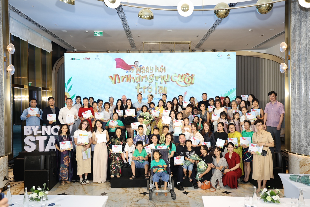 Ngày hội "Vì những nụ cười trở lại" có sự tham gia nhiều chuyên gia tâm lý, cha mẹ có con khuyết tật cùng các bạn nhỏ đặc biệt