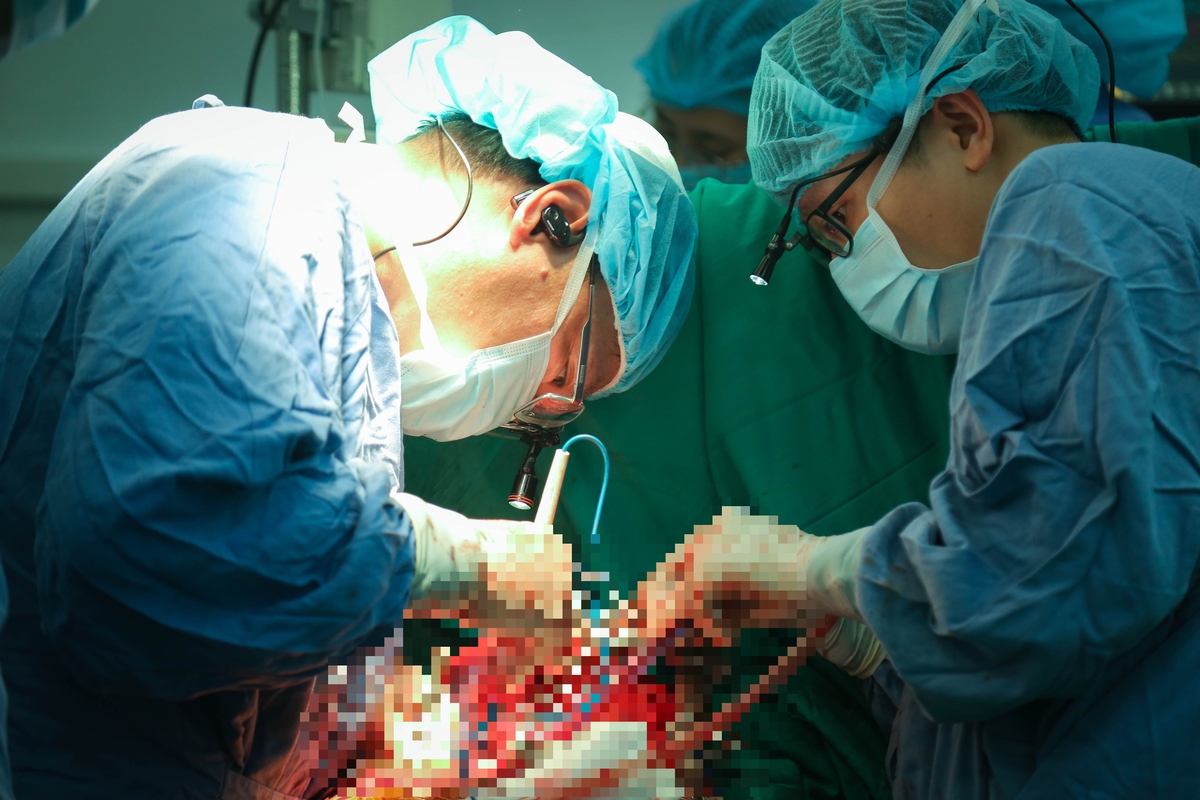 21 ca ghép tạng trong một tuần, 21 bệnh nhân từng cận kề cái chết được hồi sinh- Ảnh 1. 21 ca ghép tạng trong một tuần, 21 bệnh nhân từng cận kề cái chết được hồi sinh- Ảnh 1.