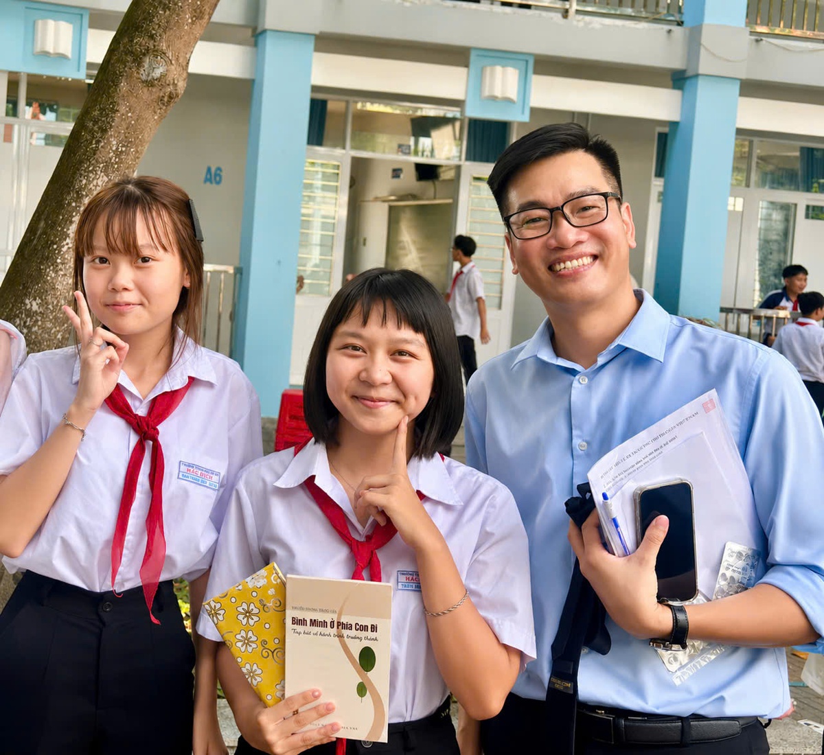 Phiên tòa tuyên truyền nhấn mạnh việc cha mẹ thiếu trách nhiệm trong nuôi dạy con cũng bị xử phạt- Ảnh 3. Phiên tòa tuyên truyền nhấn mạnh việc cha mẹ thiếu trách nhiệm trong nuôi dạy con cũng bị xử phạt- Ảnh 3.