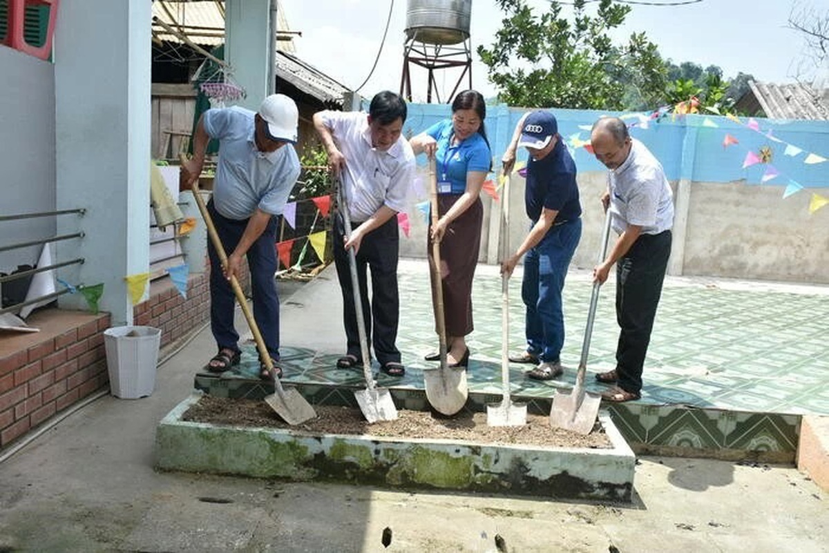 European Overseas Vietnamese build classroom for disadvantaged children in Thai Nguyen- Ảnh 2. European Overseas Vietnamese build classroom for disadvantaged children in Thai Nguyen- Ảnh 2.