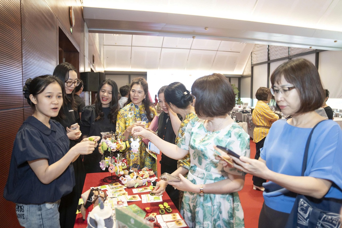 Lan tỏa tinh thần nữ lãnh đạo trong thời đại mới - Ảnh 7. Lan tỏa tinh thần nữ lãnh đạo trong thời đại mới - Ảnh 7.