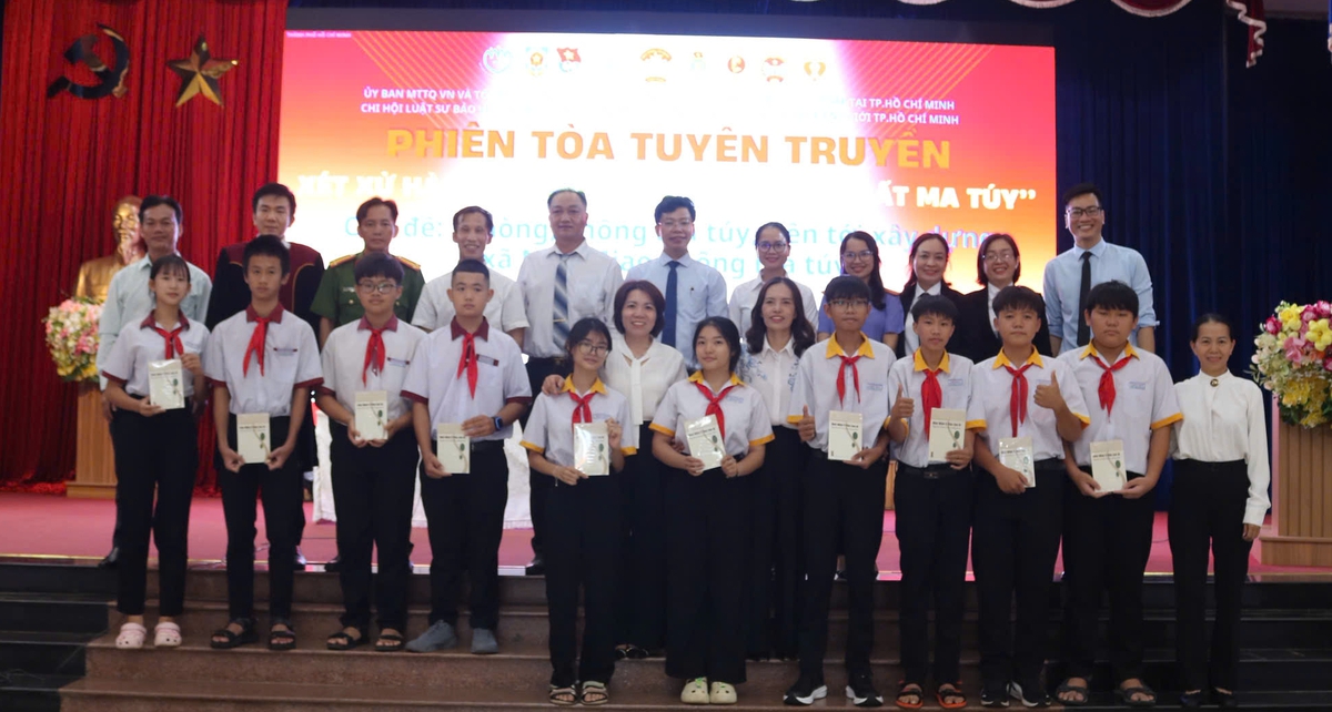 Học sinh lỡ nghiện ma túy trong nhiều năm tự nguyện báo công an thì có được khoan hồng?- Ảnh 4. Học sinh lỡ nghiện ma túy trong nhiều năm tự nguyện báo công an thì có được khoan hồng?- Ảnh 4.