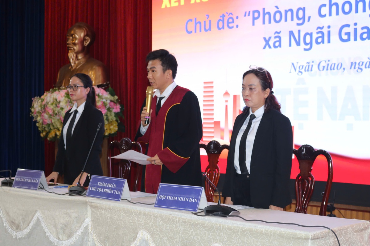 Học sinh lỡ nghiện ma túy trong nhiều năm tự nguyện báo công an thì có được khoan hồng?- Ảnh 1. Học sinh lỡ nghiện ma túy trong nhiều năm tự nguyện báo công an thì có được khoan hồng?- Ảnh 1.
